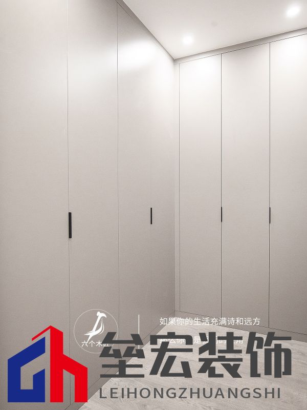 103㎡三居室一門到頂?shù)囊鹿裨O(shè)計(jì)，簡(jiǎn)約又溫馨