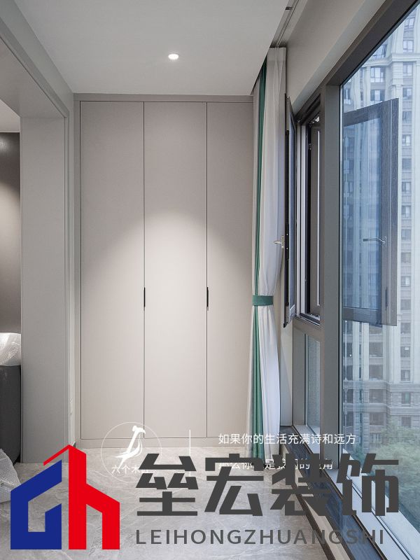 103㎡三居室一門到頂?shù)囊鹿裨O(shè)計(jì)，簡(jiǎn)約又溫馨