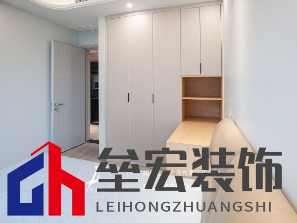 103㎡三居室一門到頂?shù)囊鹿裨O(shè)計(jì)，簡(jiǎn)約又溫馨