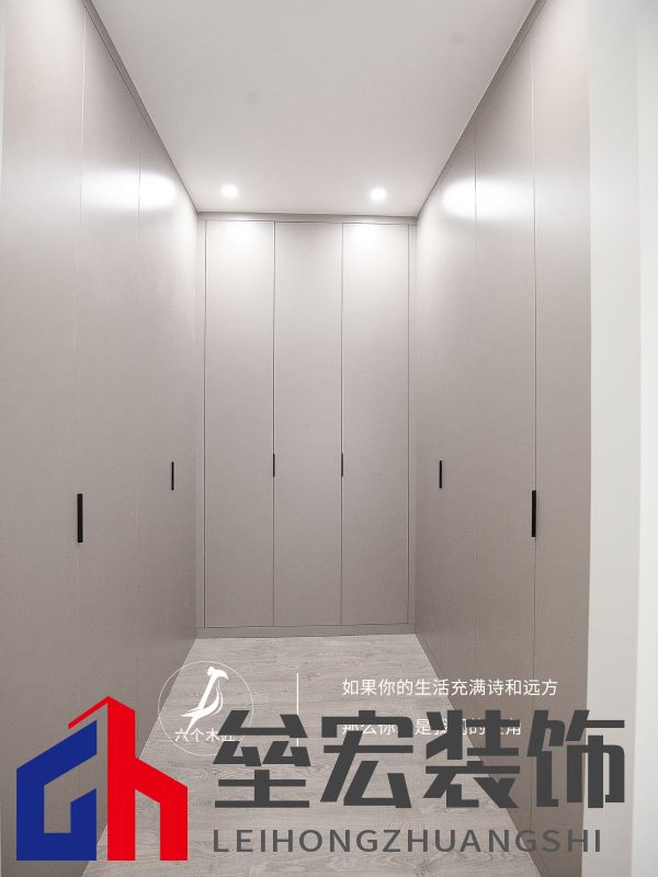 103㎡三居室一門到頂?shù)囊鹿裨O(shè)計(jì)，簡(jiǎn)約又溫馨